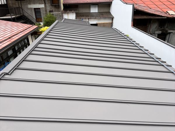 長野県木曽村漆器店屋根を関西ペイントリフォームサミットの塗料で塗装